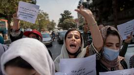 Jefe de la ONU denuncia promesas ‘incumplidas’ de talibanes a mujeres y niñas