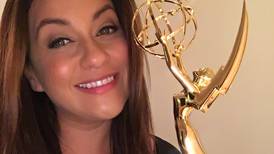 Tica gana Emmy regional por video que honra a soldados caídos de la militar estadounidense