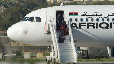Secuestro de avión comercial libio termina en Malta con la  rendición de los piratas