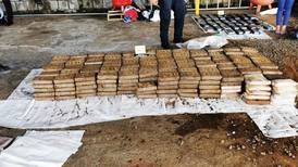 Tribunal dicta 21 años de prisión a responsables de almacenar 453 kilos de coca en lavacar
