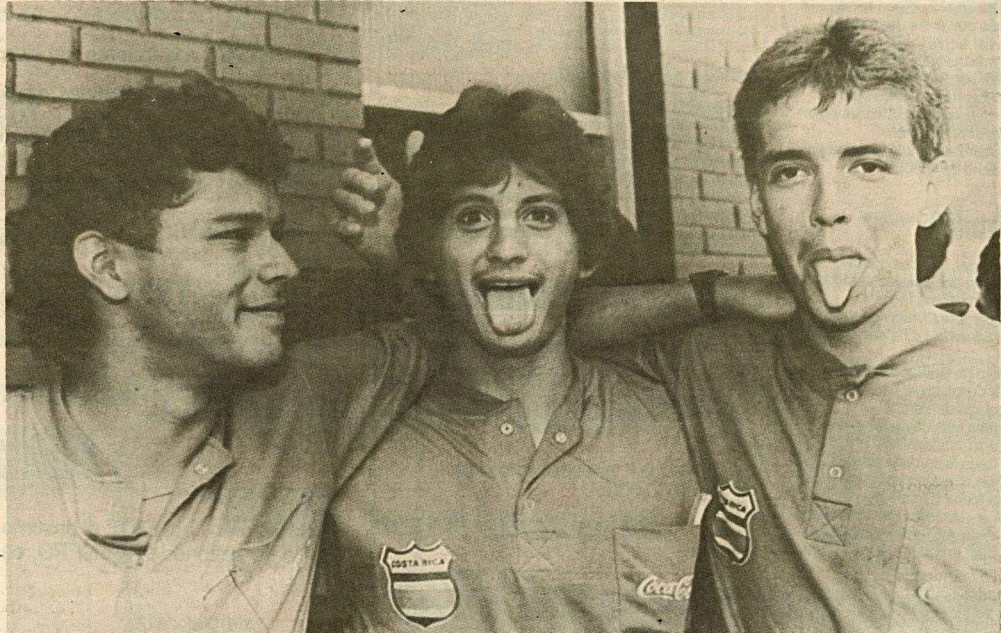 Eddy Picado, Rónald González y Juan Carlos Arguedas bromeaban antes del partido entre la Selección Sub-20 de Costa Rica y Cuba.