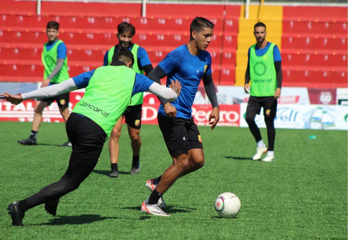 Orlando Galo es uno de los jugadores que Herediano cuidó para el inicio de la semifinal contra Liga Deportiva Alajuelense.