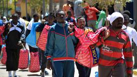 500 inmigrantes africanos entran  en territorio  español de Melilla