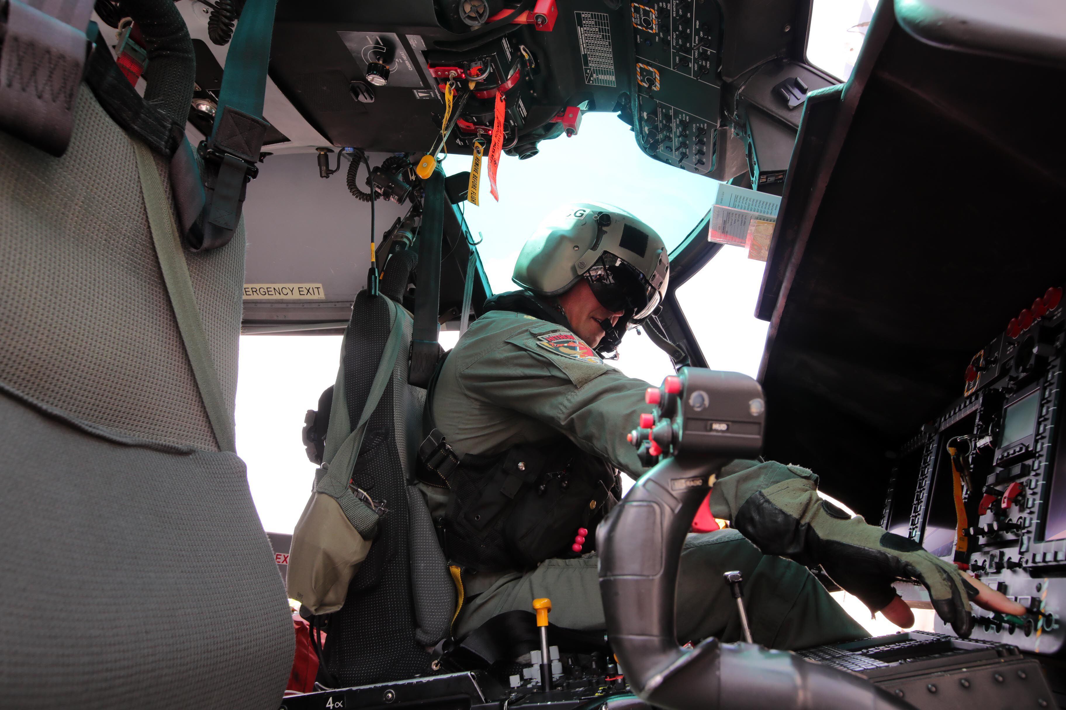 Jack Sauve, piloto del helicóptero que coopera en misiones humanitarias y la persecución de narcotraficantes. Foto: