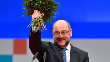 Socialdemócratas alemanes acuerdan iniciar negociaciones con Merkel