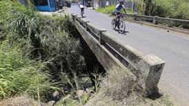 Ciclista fallece tras caer a río en Oreamuno de Cartago