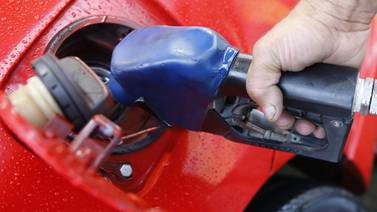 Gasolina súper podría bajar ¢37 por litro y la regular, ¢30