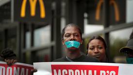 Huelga de trabajadores de McDonald’s en 10 ciudades de EE.UU. por acoso sexual