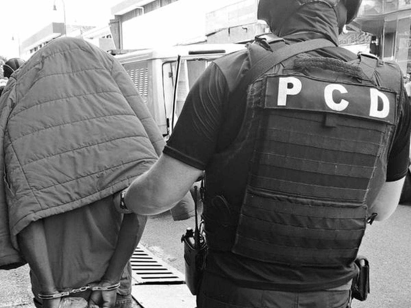Detienen a colombiano sospechoso de vender drogas en Limón.