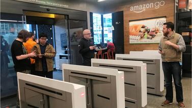 Amazon abre al público en EE.UU un supermercado sin cajas de pago