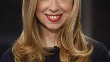 Hija de Bill y Hillary Clinton renuncia a trabajo de periodista en canal estadounidense