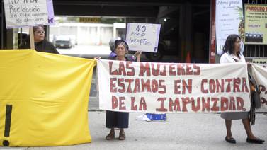 Opositores lideran investigación sobre presidente de Guatemala
