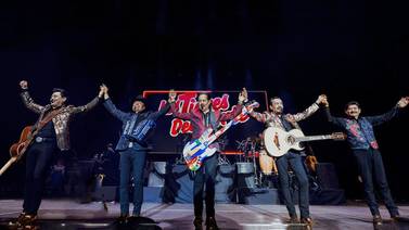 Los Tigres del Norte desatan euforia en concierto en Europa: fans invaden el escenario