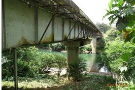Puente sobre río Sarapiquí sigue en condición alarmante pese a arreglo recibido el año pasado 