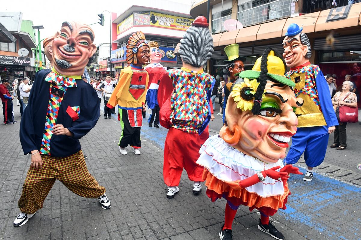 San José celebró la mascarada tica con música y mucho baile - La Nación Costa Rica