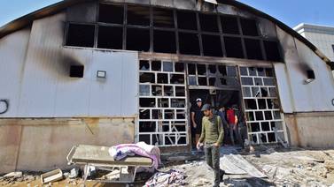 ‘Vinieron para curarse y salen en féretros’, la rabia tras el incendio en un hospital de Irak