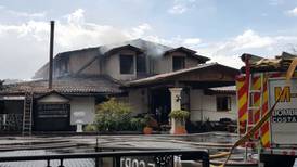 Incendio afecta 500 metros cuadrados de hotel Martino en La Garita de Alajuela