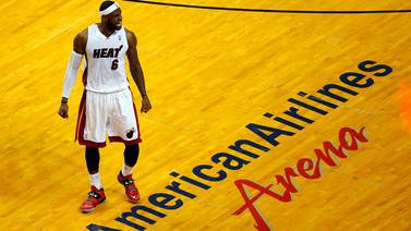  LeBron James respondió con puntos y una victoria que deja al Heat cerca de las finales de la NBA