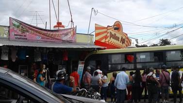 Autobús involucrado en choque de Alajuelita sin permisos para brindar servicio en ese cantón