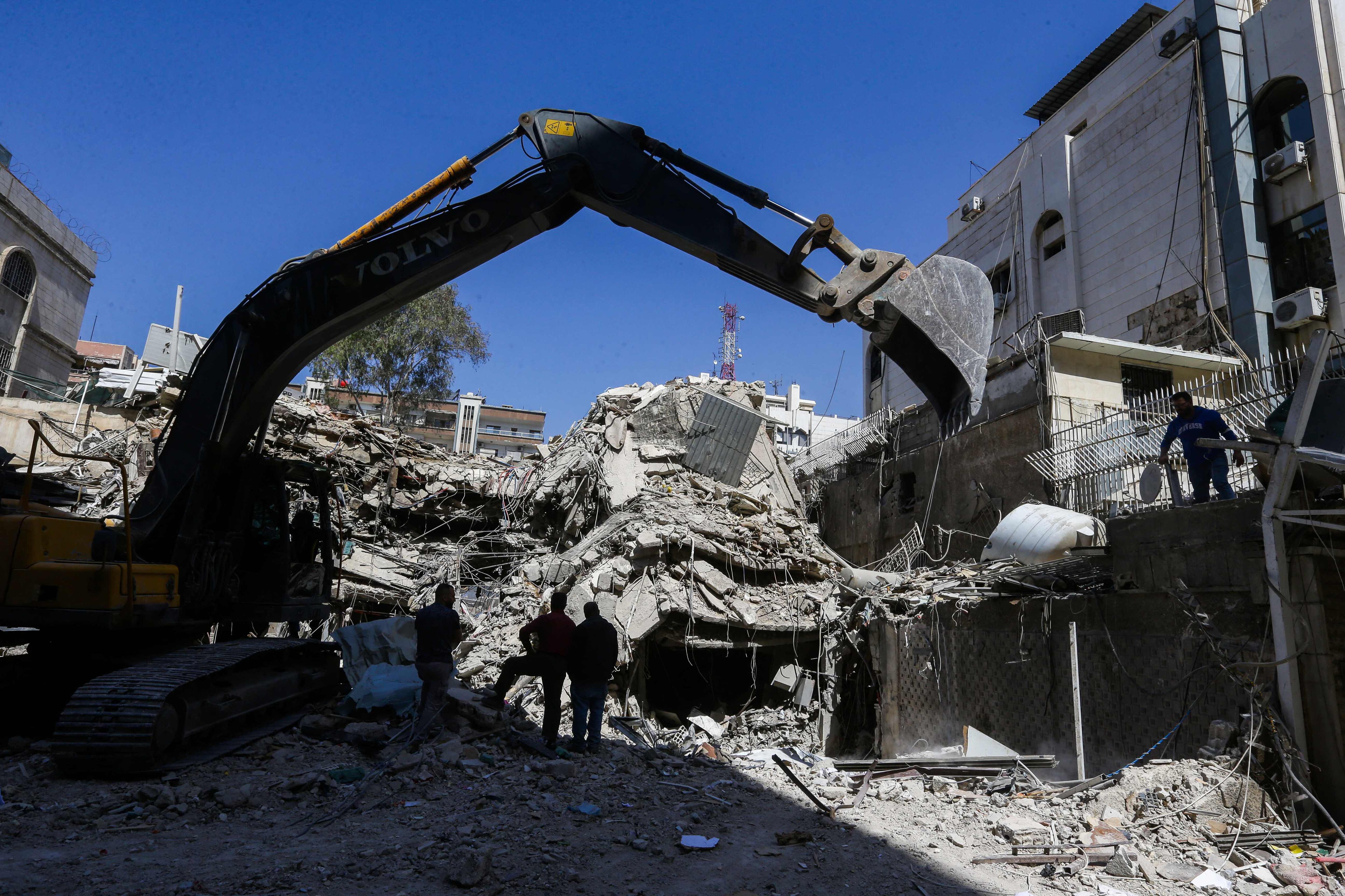 El 1 de abril la embajada de la República Islámica de Irán en Damasco, Siria, fue bombardeada supuestamente por Israel. (Foto de Louai Beshara / AFP)