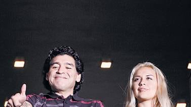 Diego Armando Maradona se comprometió y su exnovia anuncia que espera otro hijo suyo