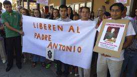 Sacerdote español es llevado a audiencia por supuesto apoyo a pandilleros en El Salvador