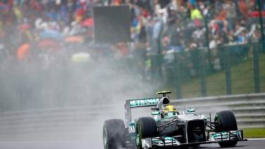 Lewis Hamilton logró por cuarta vez consecutiva el mejor tiempo en las clasificaciones de la Fórmula Uno