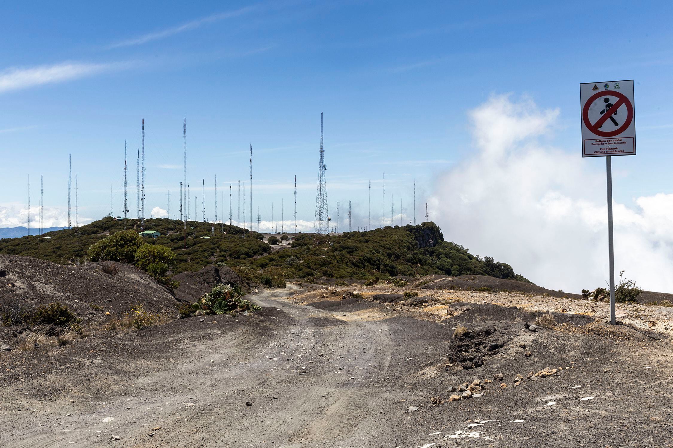 Antenas y torres de transmisión de radio y televisión localizadas en el volcán Irazú, en Cartago. (Rafael Pacheco Granados)