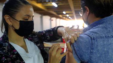 Hospital Calderón Guardia tiene 4.000 vacunas de AstraZeneca para adelantar segundas dosis