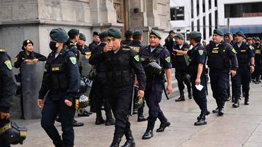 Gobierno peruano destituye al jefe de la Policía quien es investigado por caso contra Pedro Castillo