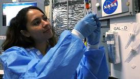 Katherinne Herrera: la niña que quería ser científica y ahora hace microbiología espacial