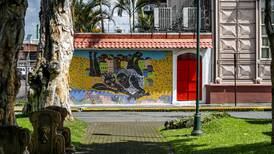 Nuevo mural fusiona el ajetreo de la ciudad con la calidez de la costa en San José