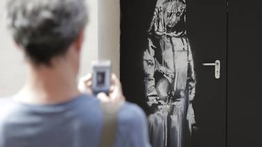 El anónimo artista Banksy vuelve al ataque en las paredes de París