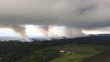 Erupción en volcán hawaiano Kilauea deja gigantesca nube de cenizas