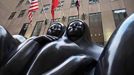 La ‘Pareja’, de Jiménez Deredia, amaneció en el Rockefeller Center de Nueva York