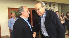 Rodolfo Hernández exhibe el apoyo del expresidente Rafael Ángel Calderón