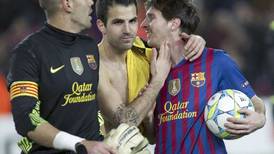 Messi se da un festín histórico y lleva al Barcelona a cuartos