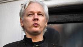 Negro o blanco respecto a las opiniones sobre Julian Assange, líder de WikiLeaks