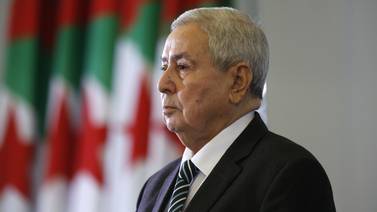 Jefe del senado de Argelia nombrado presidente interino