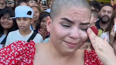 Mujer se rapa la cabeza por un iPhone 15 en México, pero el desenlace no es el que esperaba