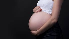 Mujer embarazada que está presa por pensión: Nadie me da trabajo