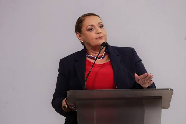Lineth Saborío evalúa eliminar impuestos de poco rendimiento