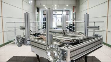 Robot humanoide  toma forma en laboratorio de UCR