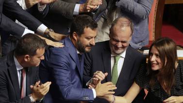 Senado de Italia rechaza someter al gobierno a un voto de censura y se reunirá en una semana