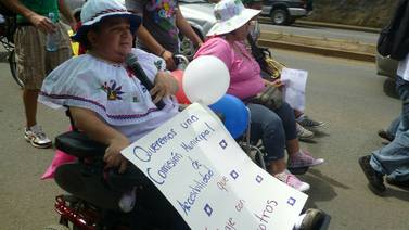 Personas con discapacidad marcharon en Pérez Zeledón