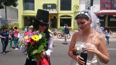 Miles piden matrimonio igualitario, Estado laico y ley antidiscriminación en Marcha de la Diversidad