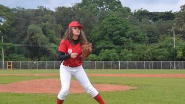 Mujer beisbolista presenta demanda alegando exclusión por género en Juegos Nacionales