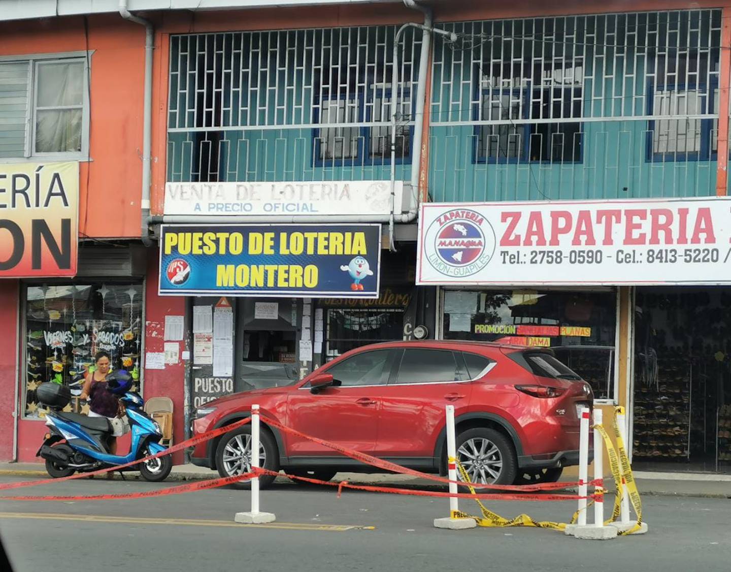 Los delincuentes entraron al puesto de lotería Montero mediante un boquete abierto con acetileno desde una lavandería que queda atrás. Foto: Reiner Montero.