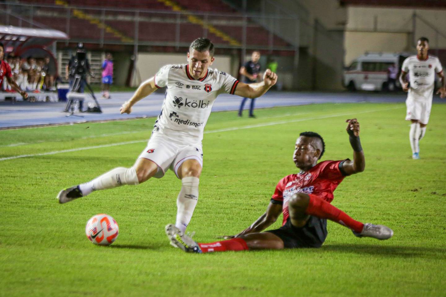 Carlos Mora fue titular con Alajuelense ante Sporting San Miguelito, en este partido en Panamá, correspondiente a la fase de grupos de la Copa Centroamericana de Concacaf.