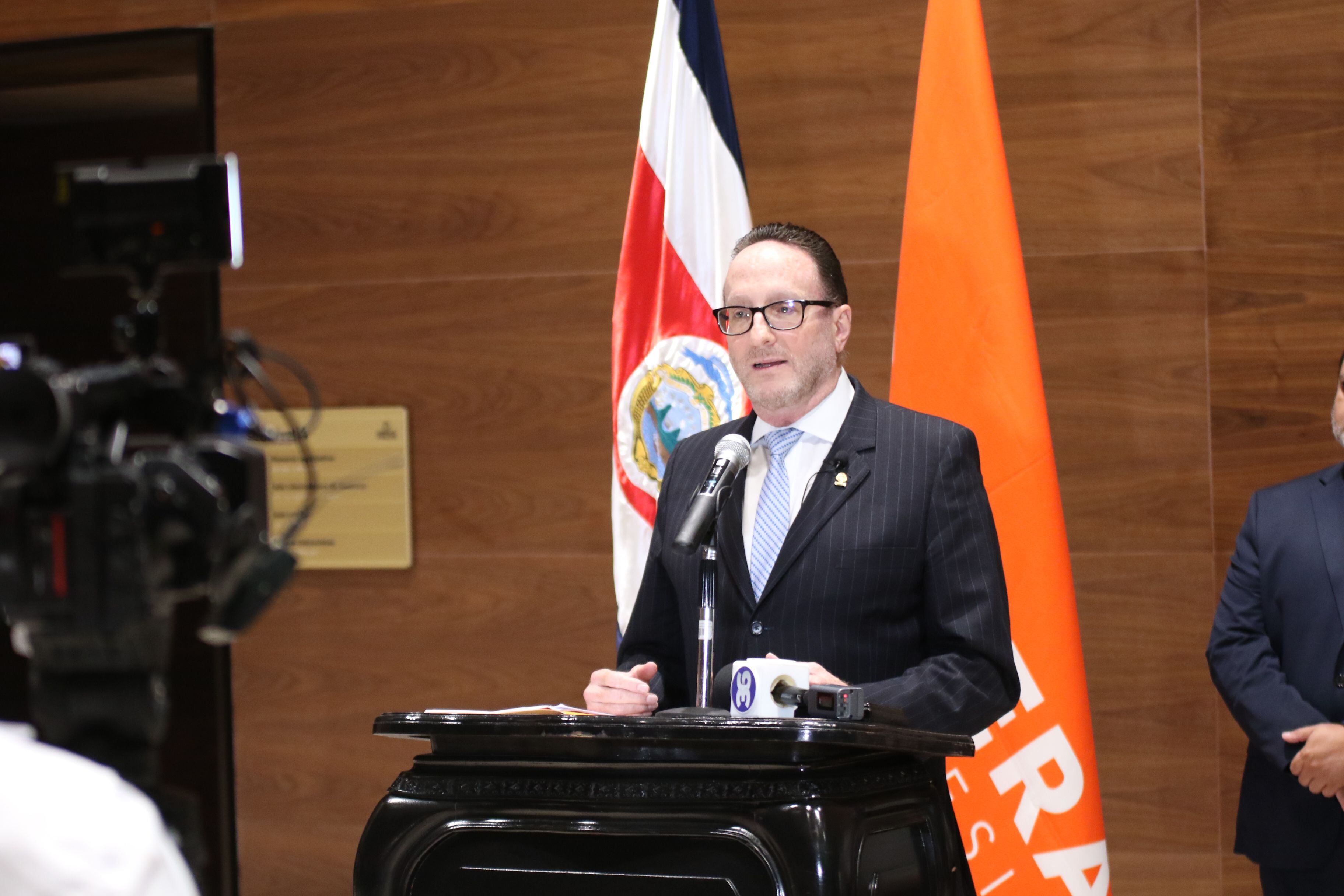 Feinzaig esperaba que Rodrigo Chaves siguiera negociando elección de 1.° de mayo